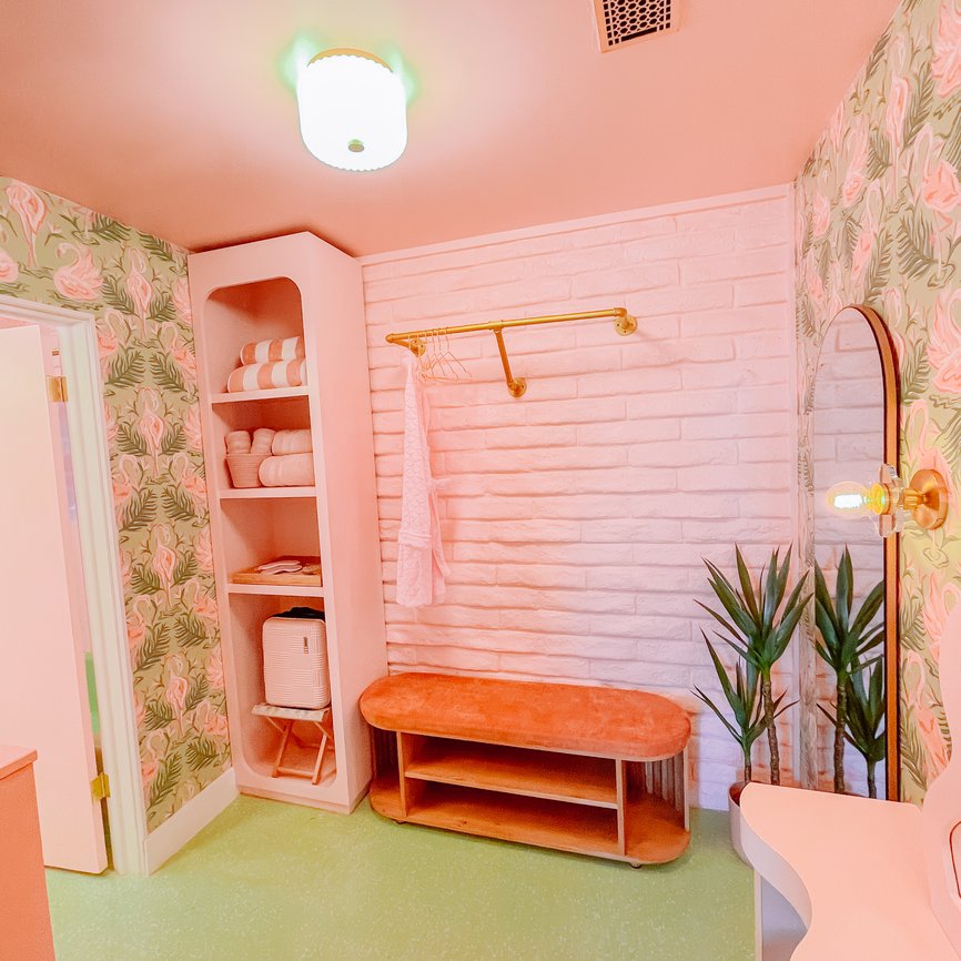 FLAMINGO - DRESSING ROOM