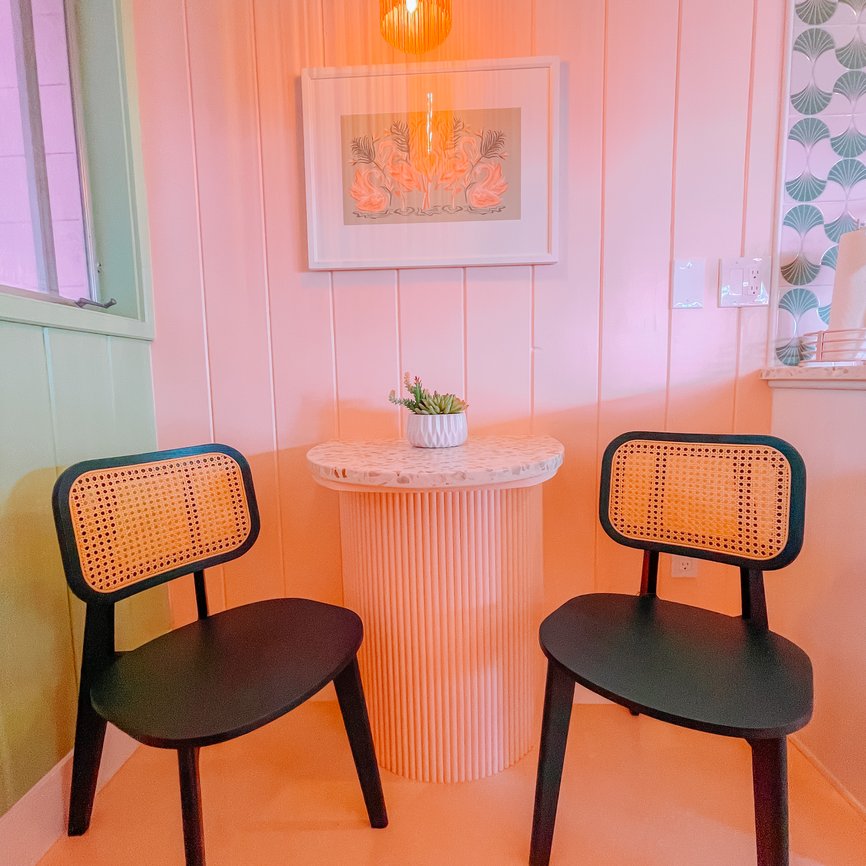 FLAMINGO - KITCHENETTE SITTING